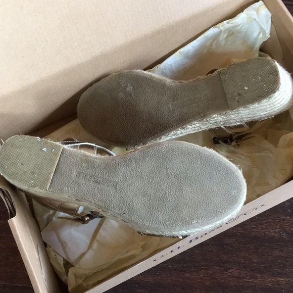 G.H. Bass & co. Metallic gold strapped sandals 6 - Picture 5 of 8